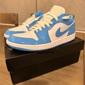 Air Jordan 1 Low SE Sneakers in Legend Blue and White